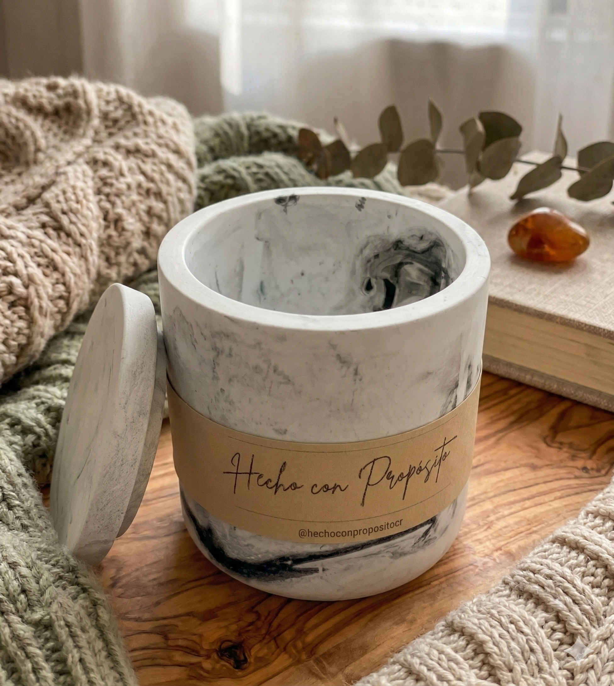 Envase liso con veta negra